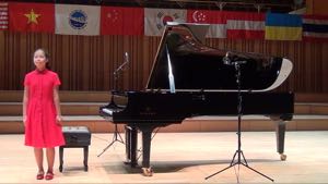 Ahe (12) at a competition at the Vietnam Academy of Music in Hanoi, September 2015 - first round. She plays J.S. Bach Three Part Inventions no. 15 in B minor and Czerny Etude no. 3 opus 740.